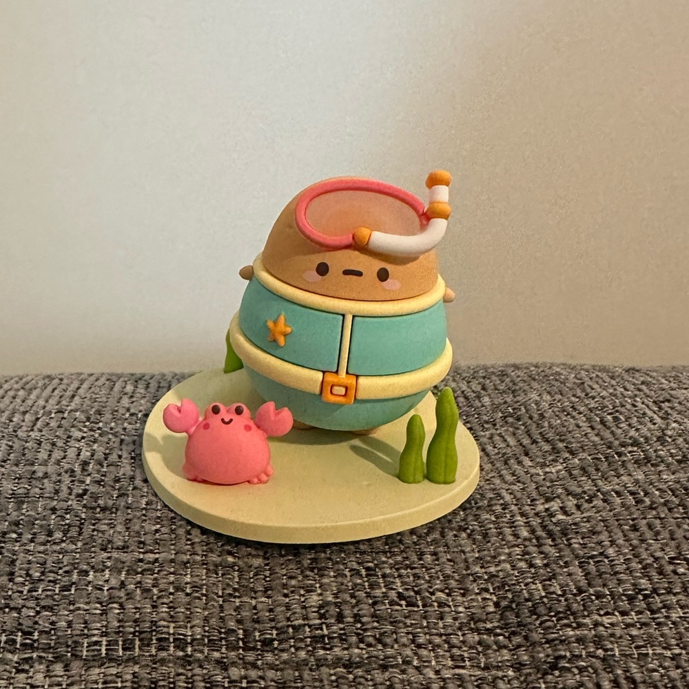 Smoko Tayto beach blind box figure - scuba diver tayto